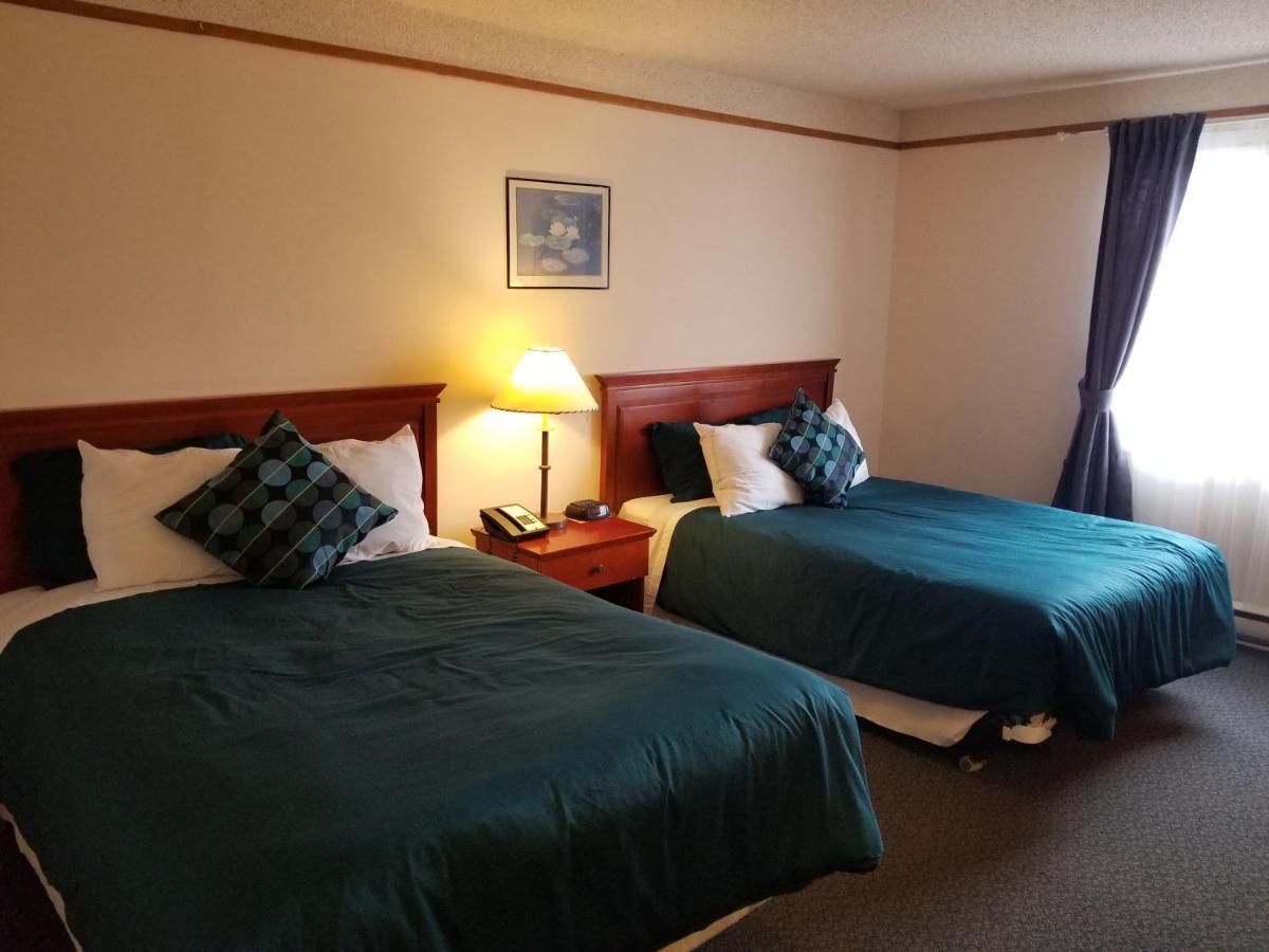 Country Squire 3* Moosomin